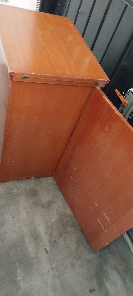 Movel para maquina de costura em xelente estado