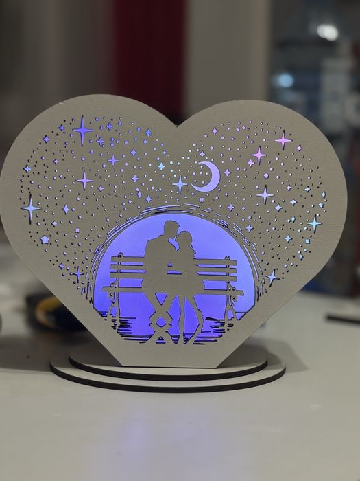 Lampka nocna LED Zakochani na ławce