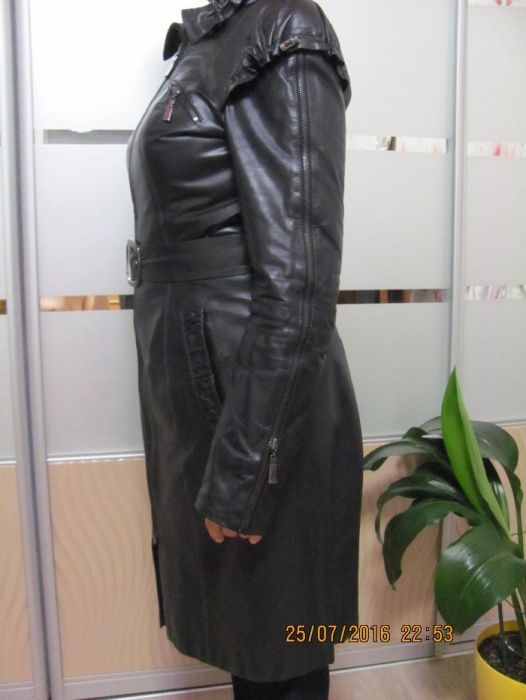 Продам женский кожаный плащ, 48 размер