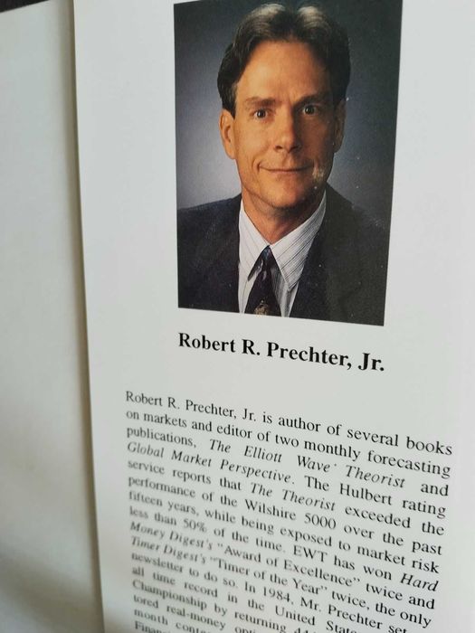 Book • At the Crest of the Tidal Wave •  Robert R. Prechter Jr.