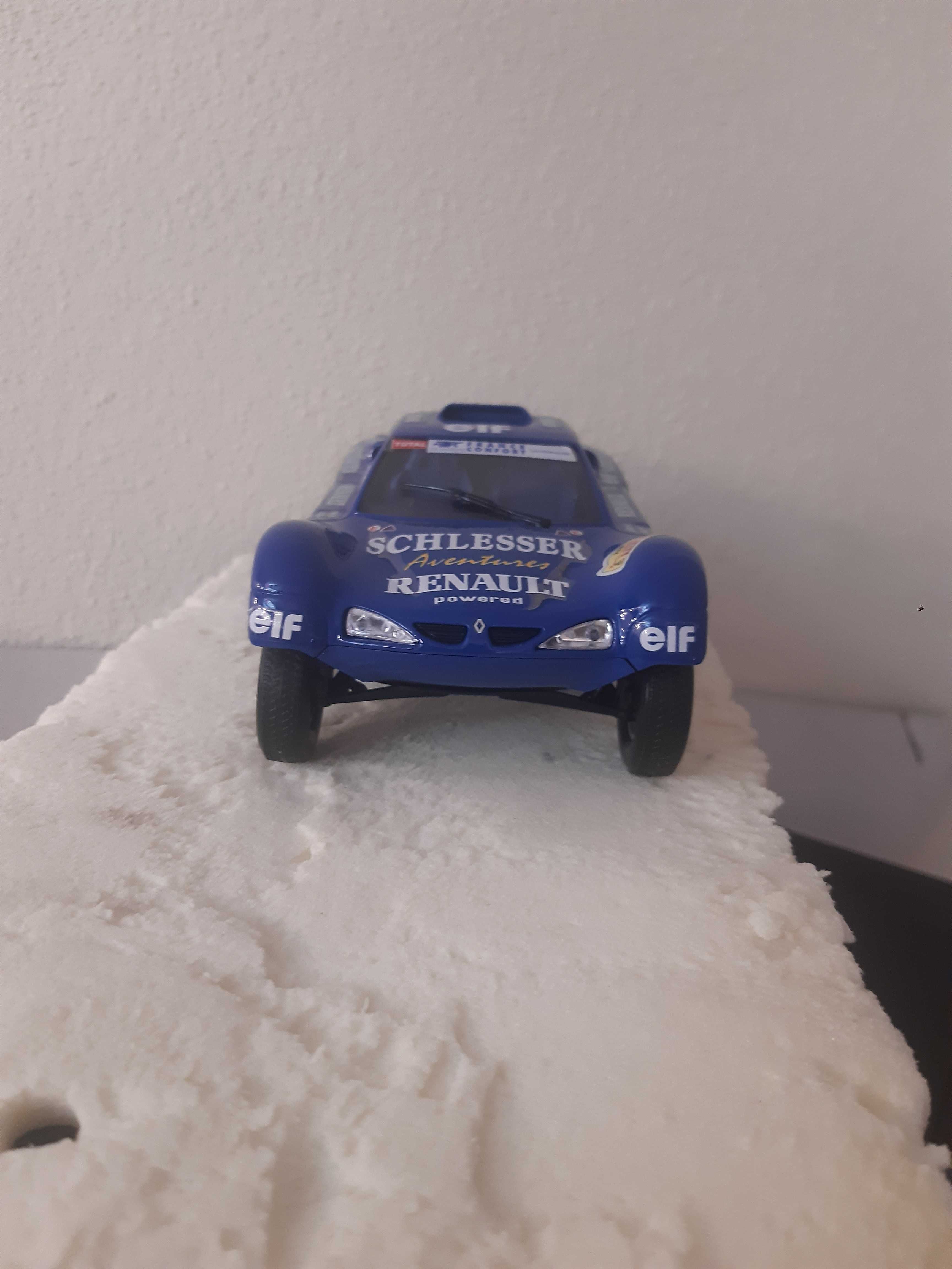 1/24 miniatura Renault Rally Dakar ( nova em caixa)