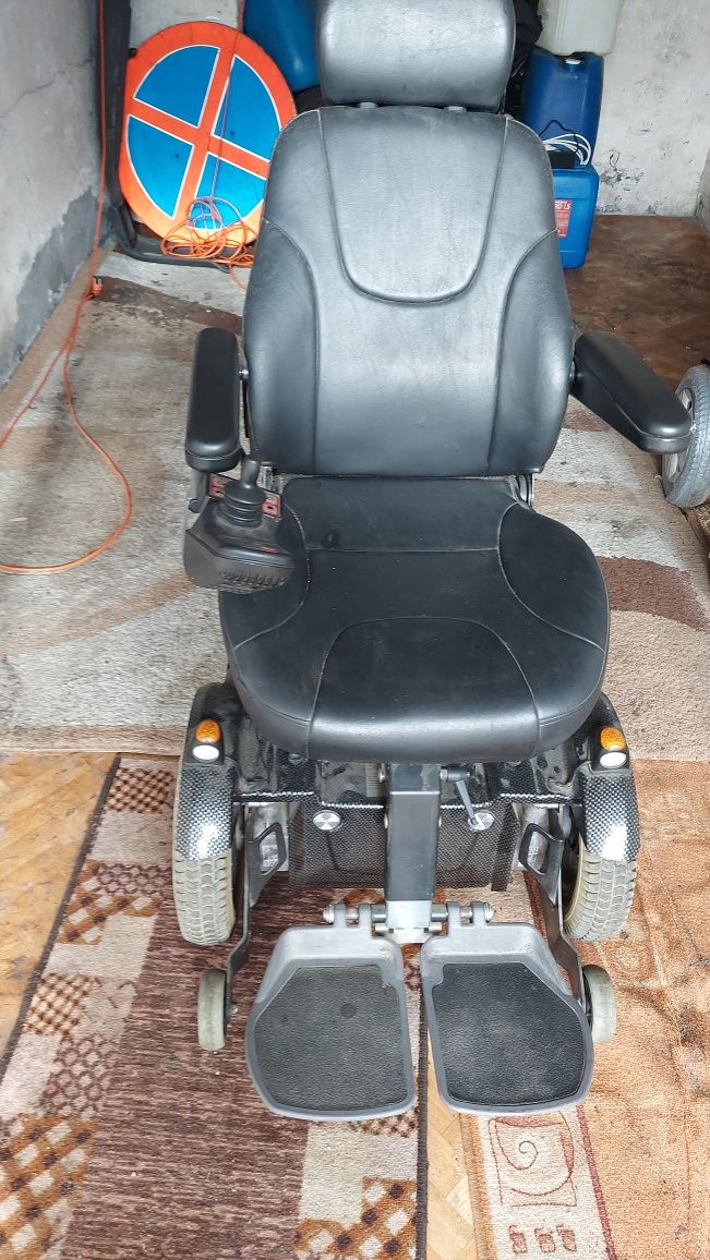 Elektryczny wózek inwalidzki C300