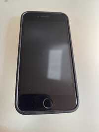 iPhone 8 com capa rígida