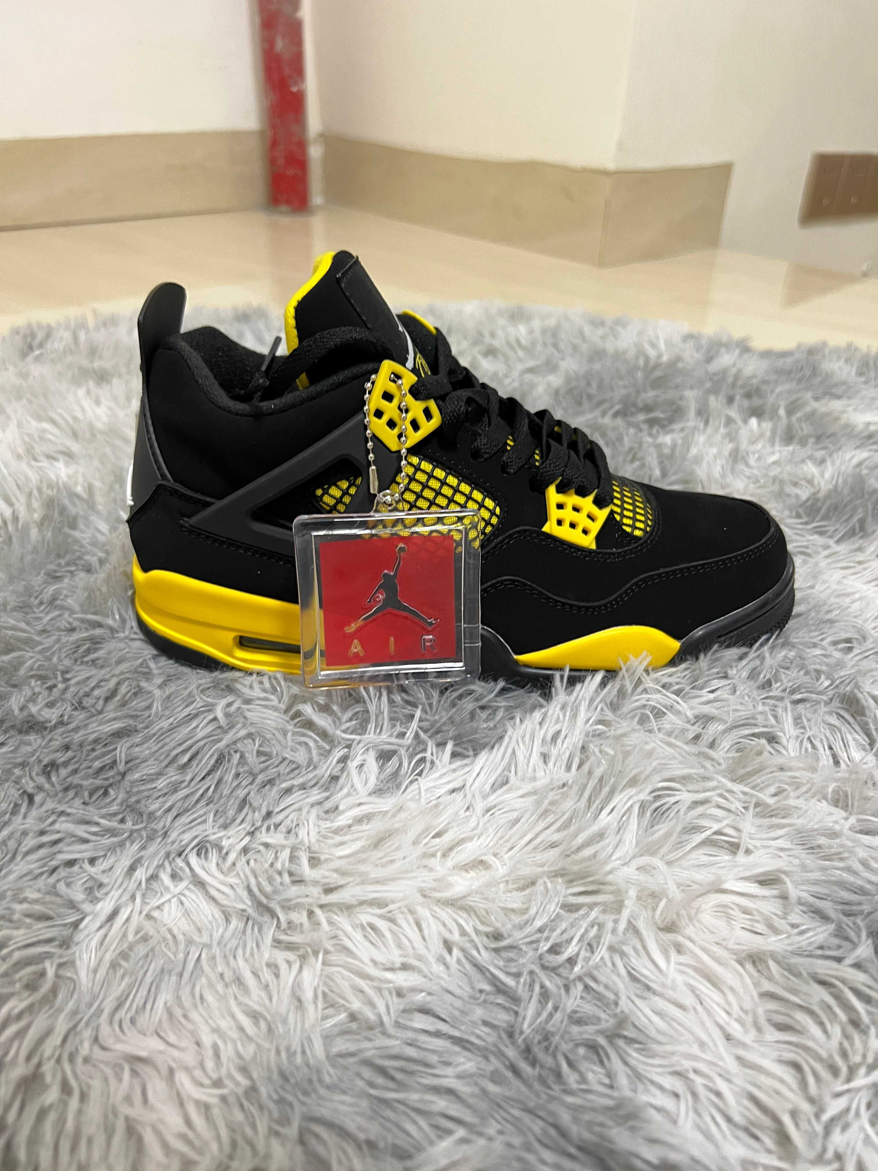 Jordan 4 Retro Thunder Eu 40