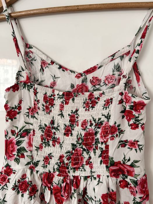 Biala sukienka na ramiączkach