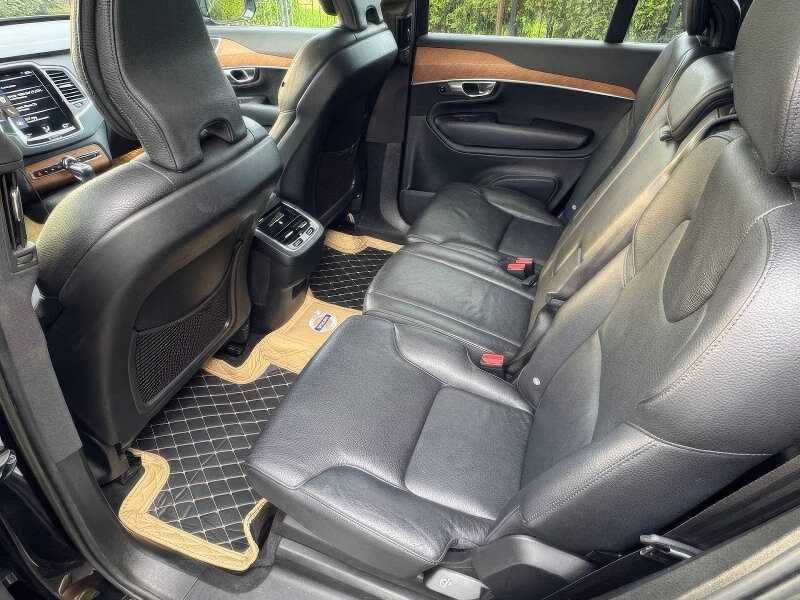 2022 Volvo XC90 T5 Momentum