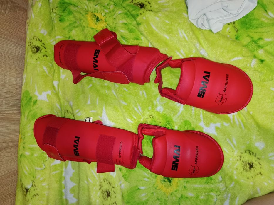 Червоні фути для спорту/карате SMAI з ліцензією