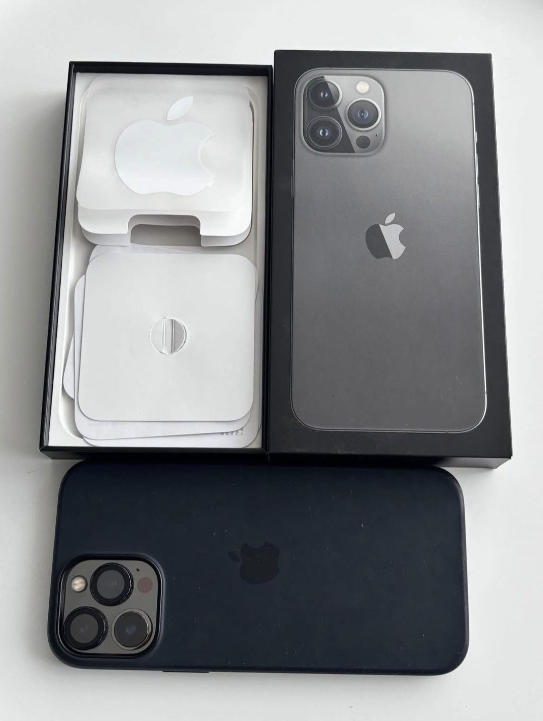 iPhone 13 Pro Max + oryginalne etui