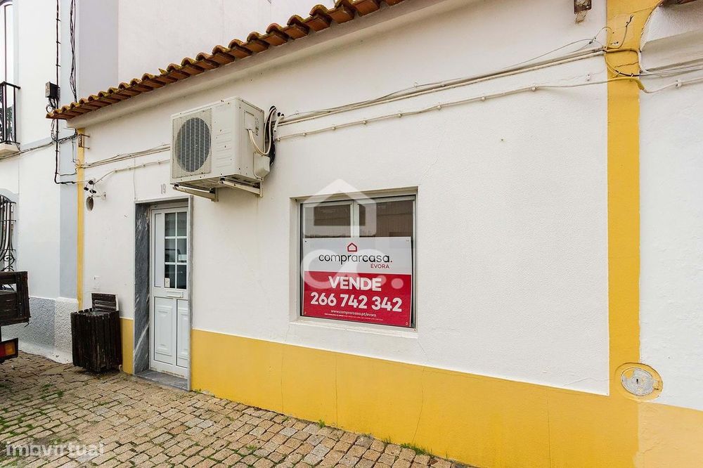 Espaço Comercial de Rés-de-Chão com 125m²  | Pavia