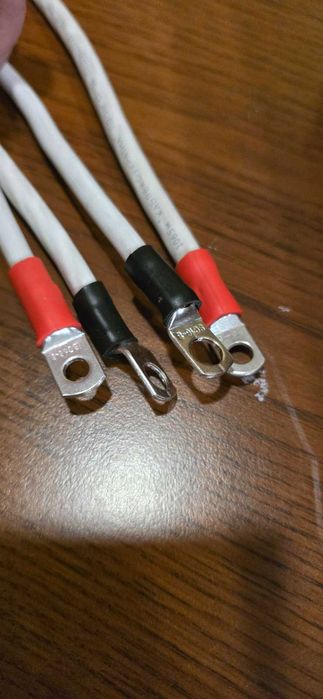 Силовий кабель 16-35мм2 для підкючення АКБ з опрес. кінцями в гофрі