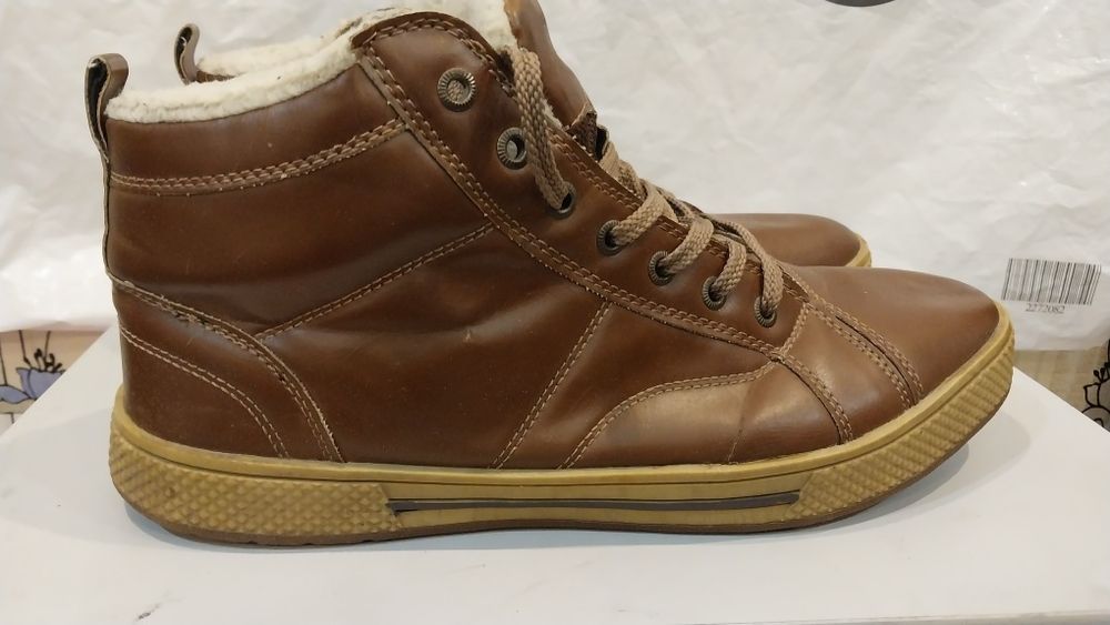 Продам мужские зимние кроссовки  - сникерсы  Remonte