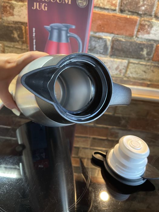 Чайник термос новий на 2 л.