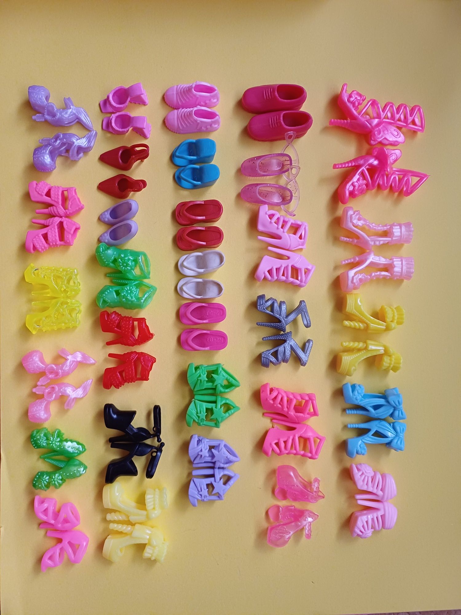 Sapatos para bonecas barbie. Novos. 1,25€ cada