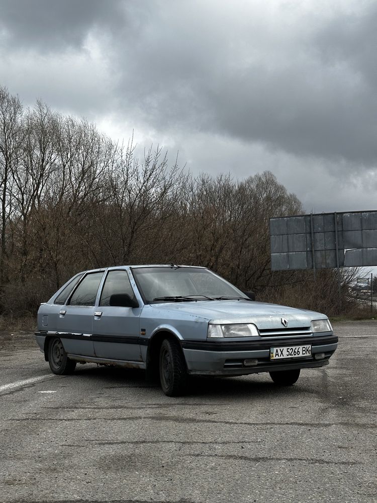 Срочно,Renault 21