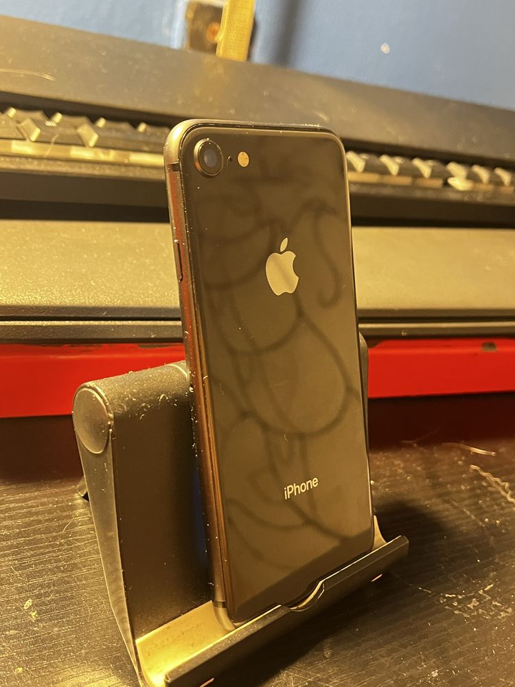 Iphone 8 64g bateria(82%)