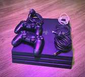 Sony PlayStation 4 Pro + 2 pady +Deluxe 12m + 6 gry