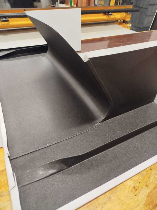 Obróbka komina z blachy