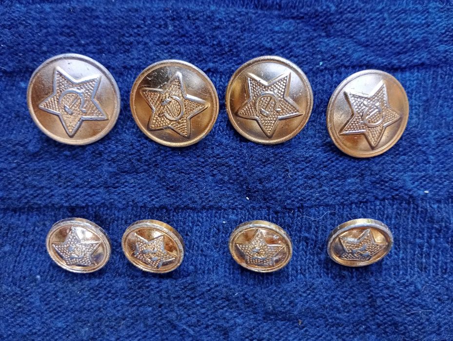 Пуговицы военные.
