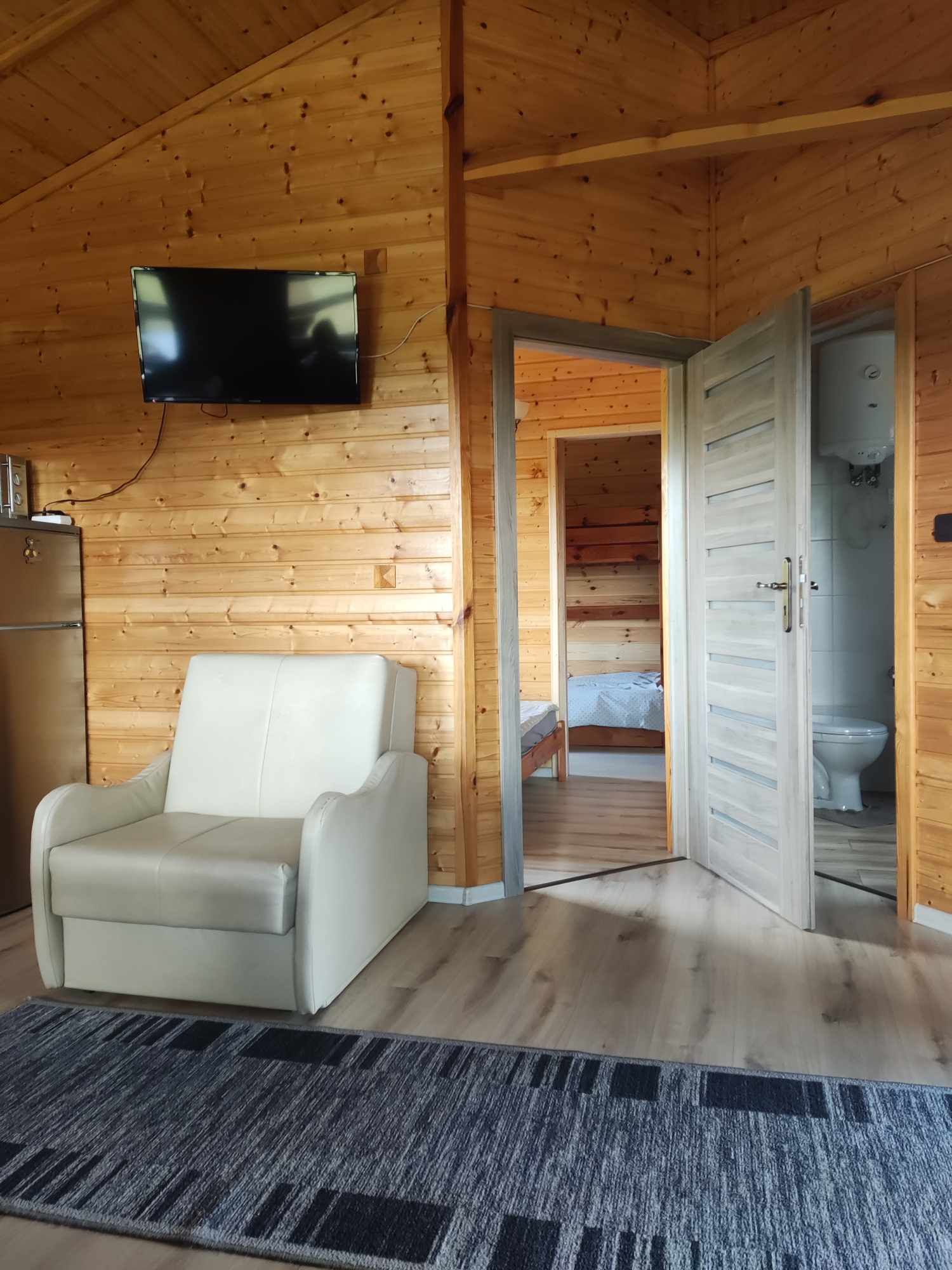 Kaszuby. Domek nad jeziorem Miłoszewskim