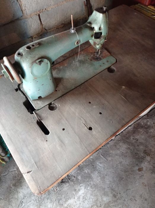 Швейная машинка б/у