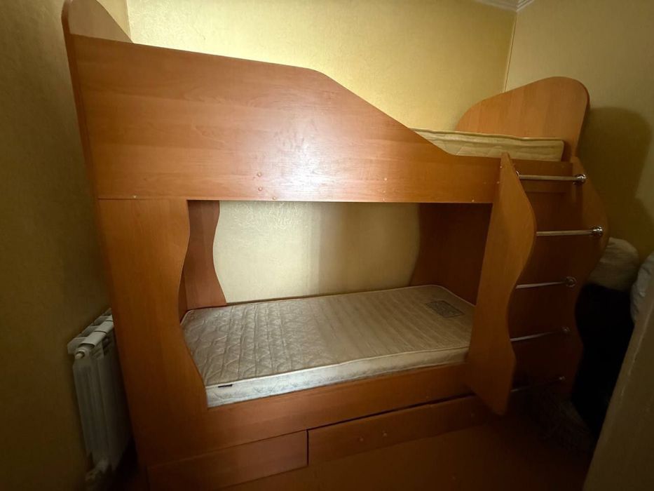 Продається двоярусне дитяче ліжко