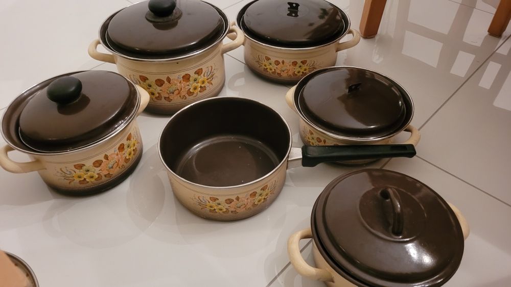 Garnki prlu emaliowane