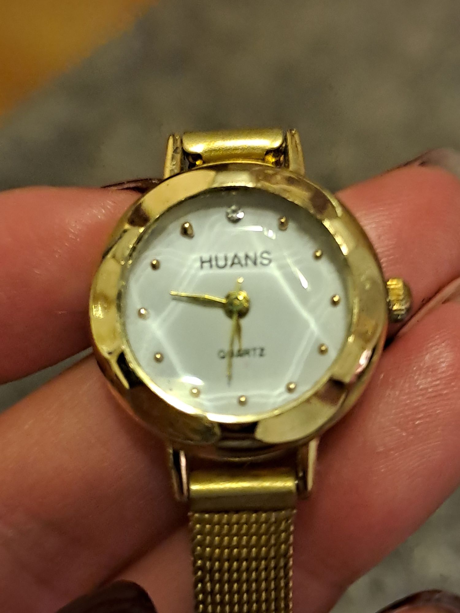 Zegarek złoty metal