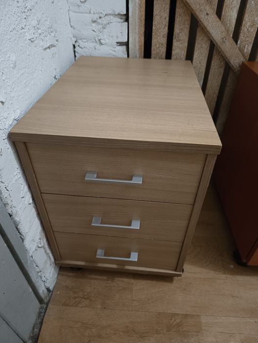 Kontenerek pod biurko, komódka.