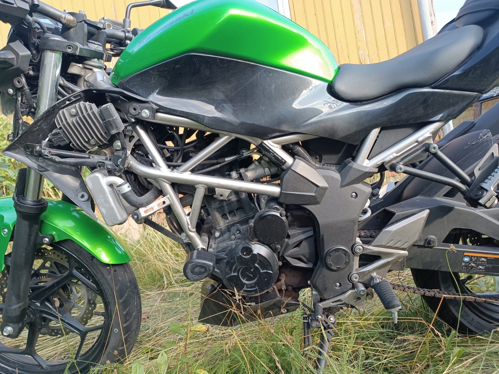 2021 Kawasaki Z125 powierzchowne uszkodzenia sprawne technicznie