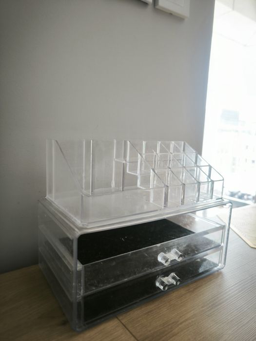 Organizer kosmetyczny z szufladkami