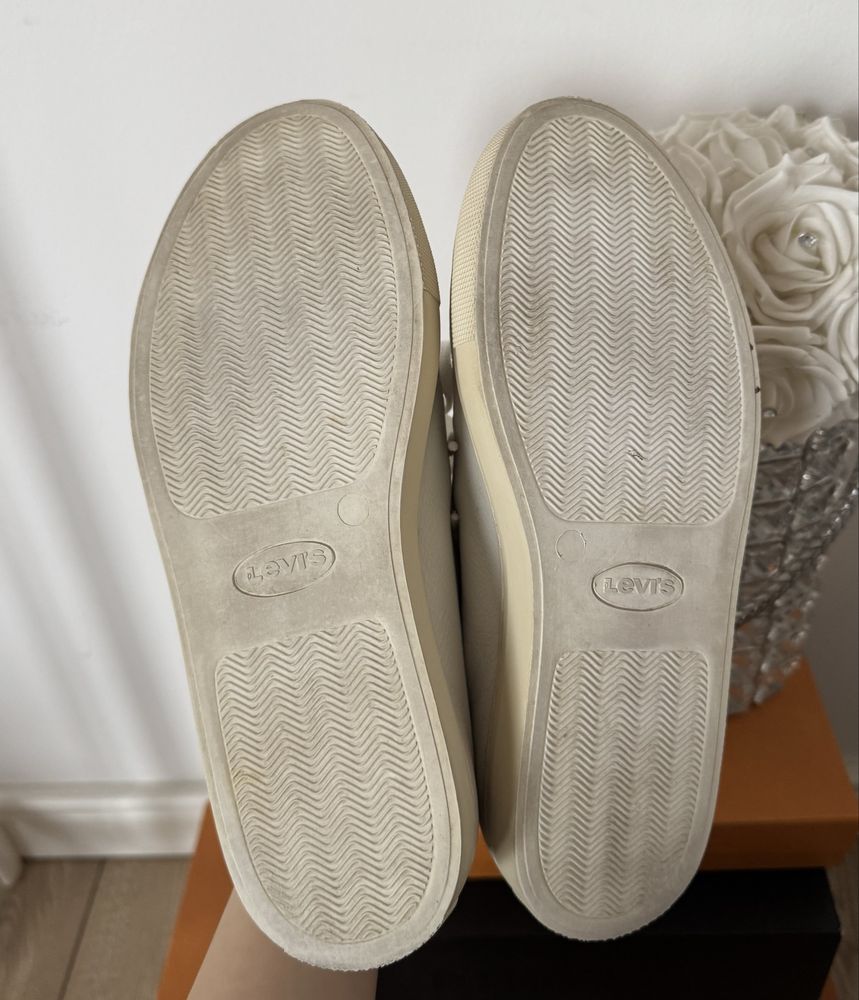 Buty trampki Levi’s skórzane białe 39