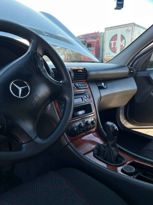 Mercedes c 180.