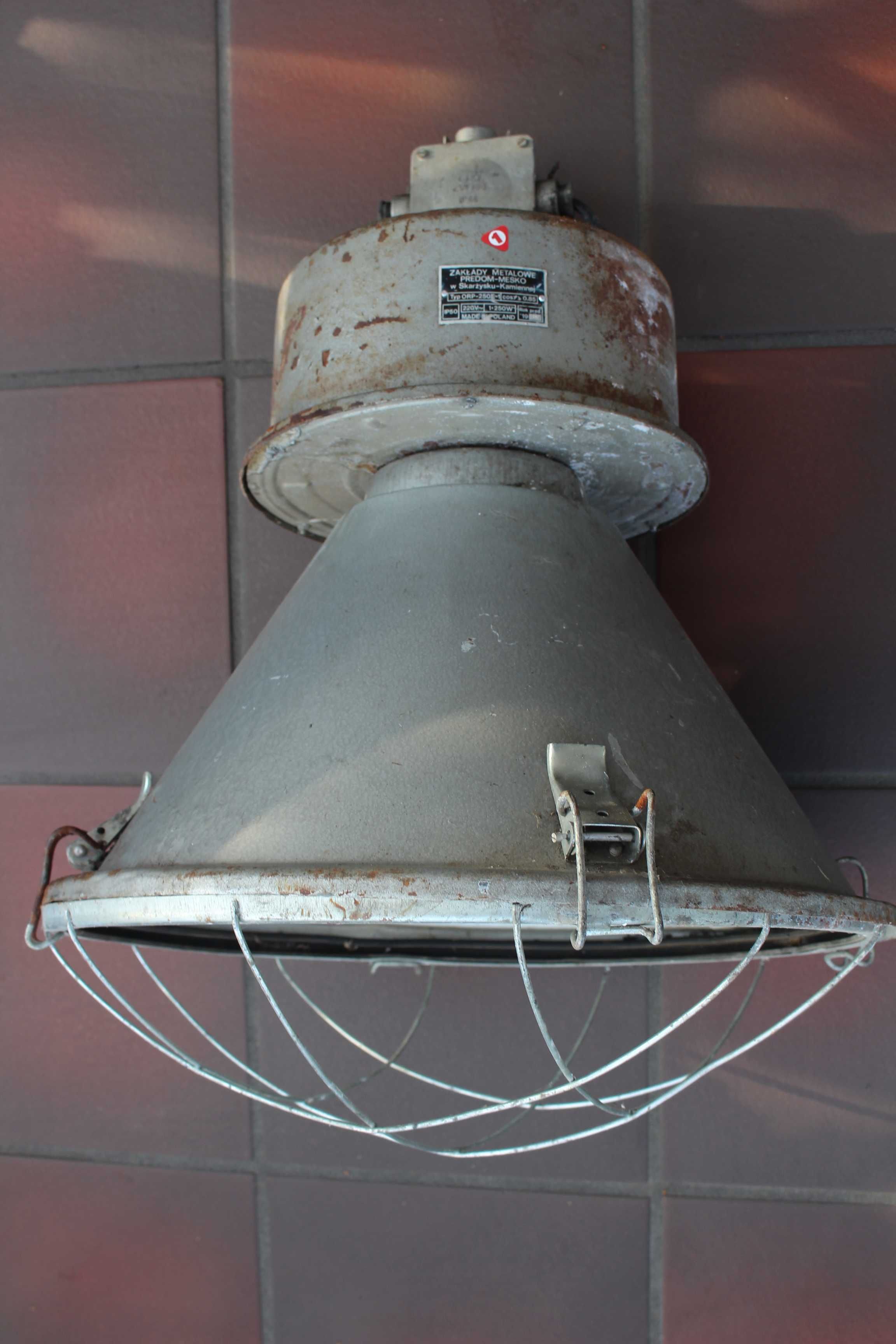 stara lampa przemysłowa prl