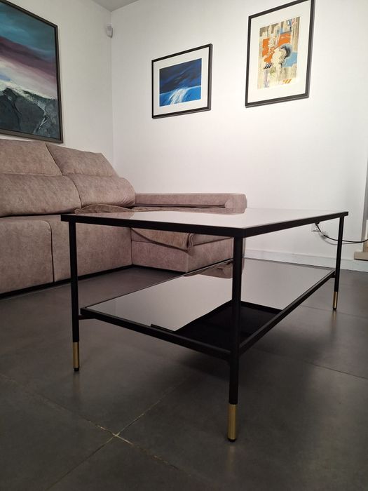 Messa de centro em vidro.