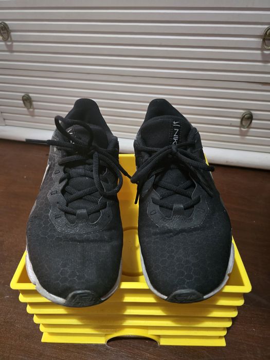 Ténis NIKE Legend Essential 2 40.5