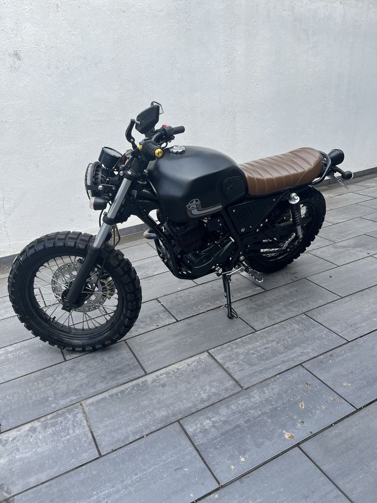 UM scrambler x 125