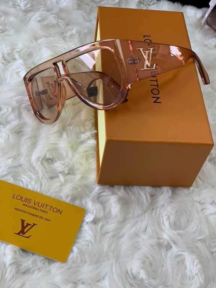 Сонцезахисні окуляри LOUIS VUITTON + футляр з серветкою в подарунок.
