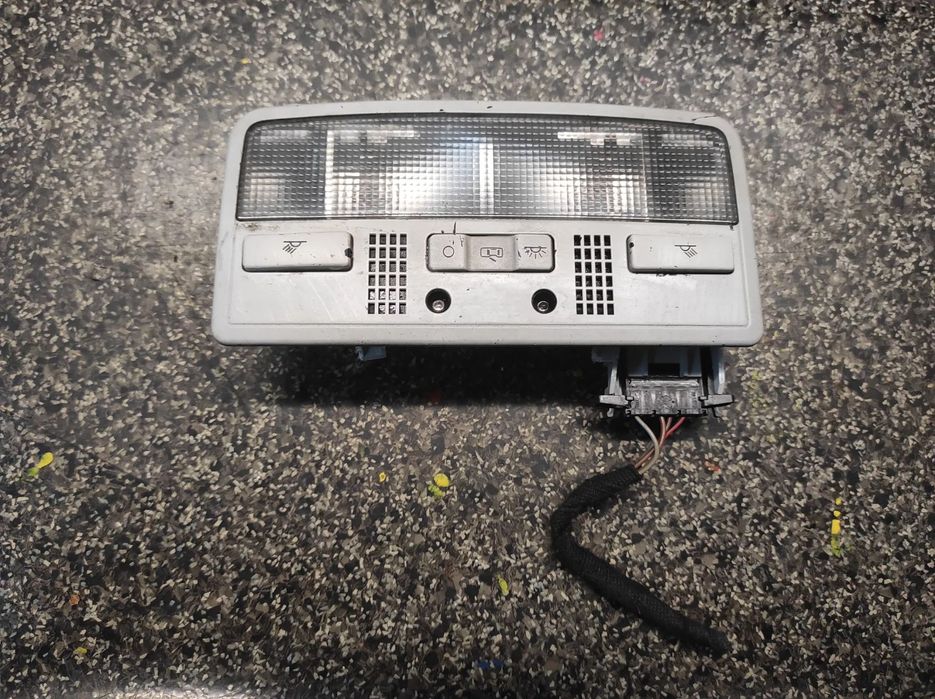 LAMPKA PODSUFITKI OŚWIETLENIE KABINY AMBIENTE SKODA SUPERB 1 3U0947105 WYSYŁKA !!!!!