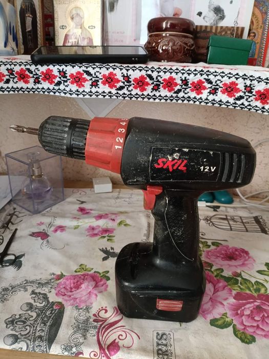 Шуруповерт Skil 12V