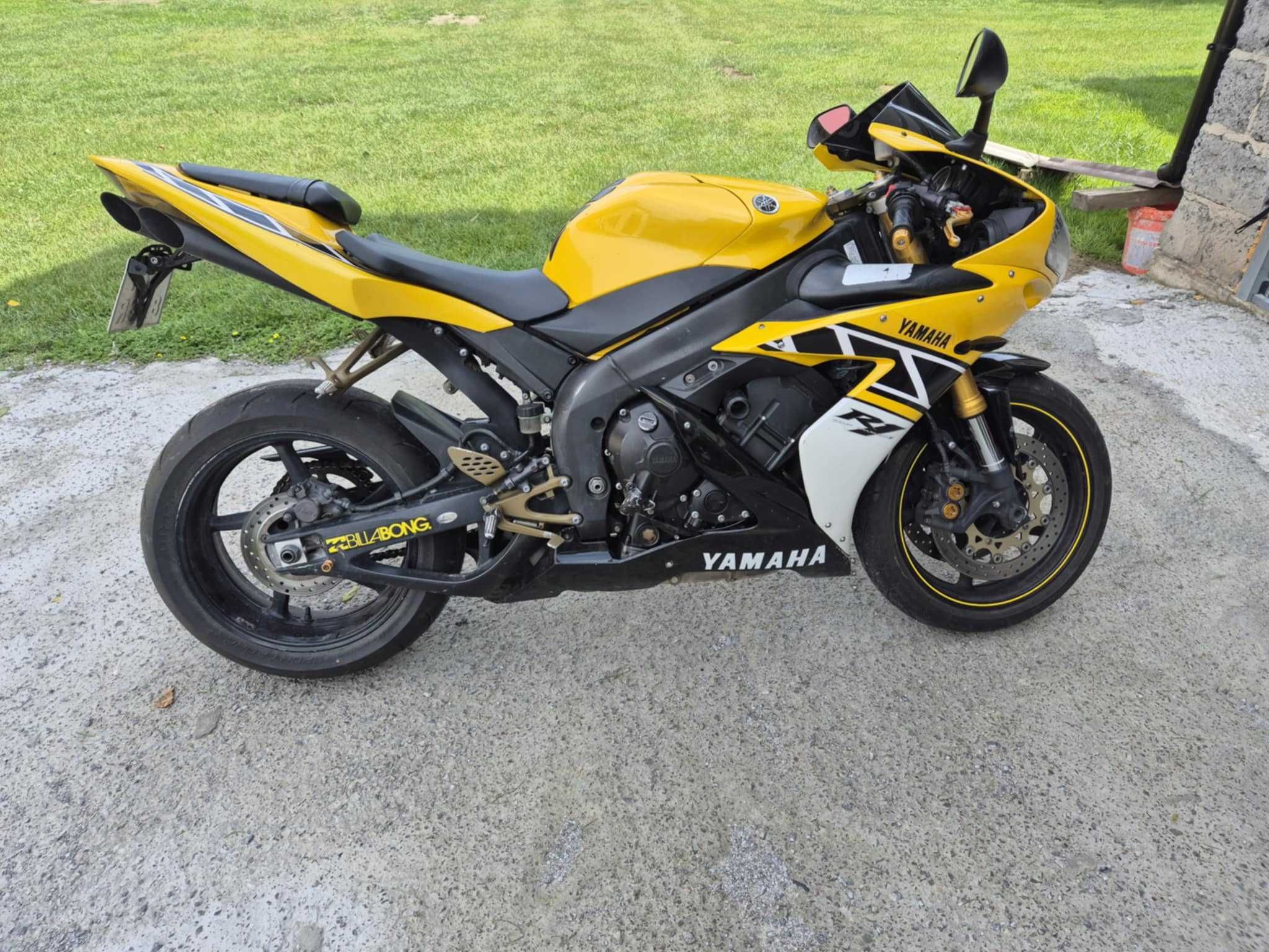 Yamaha R1 rn12 50th anniversary