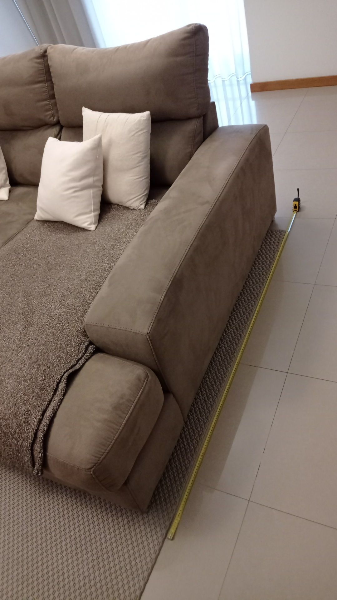 Sofá com chaise lounge