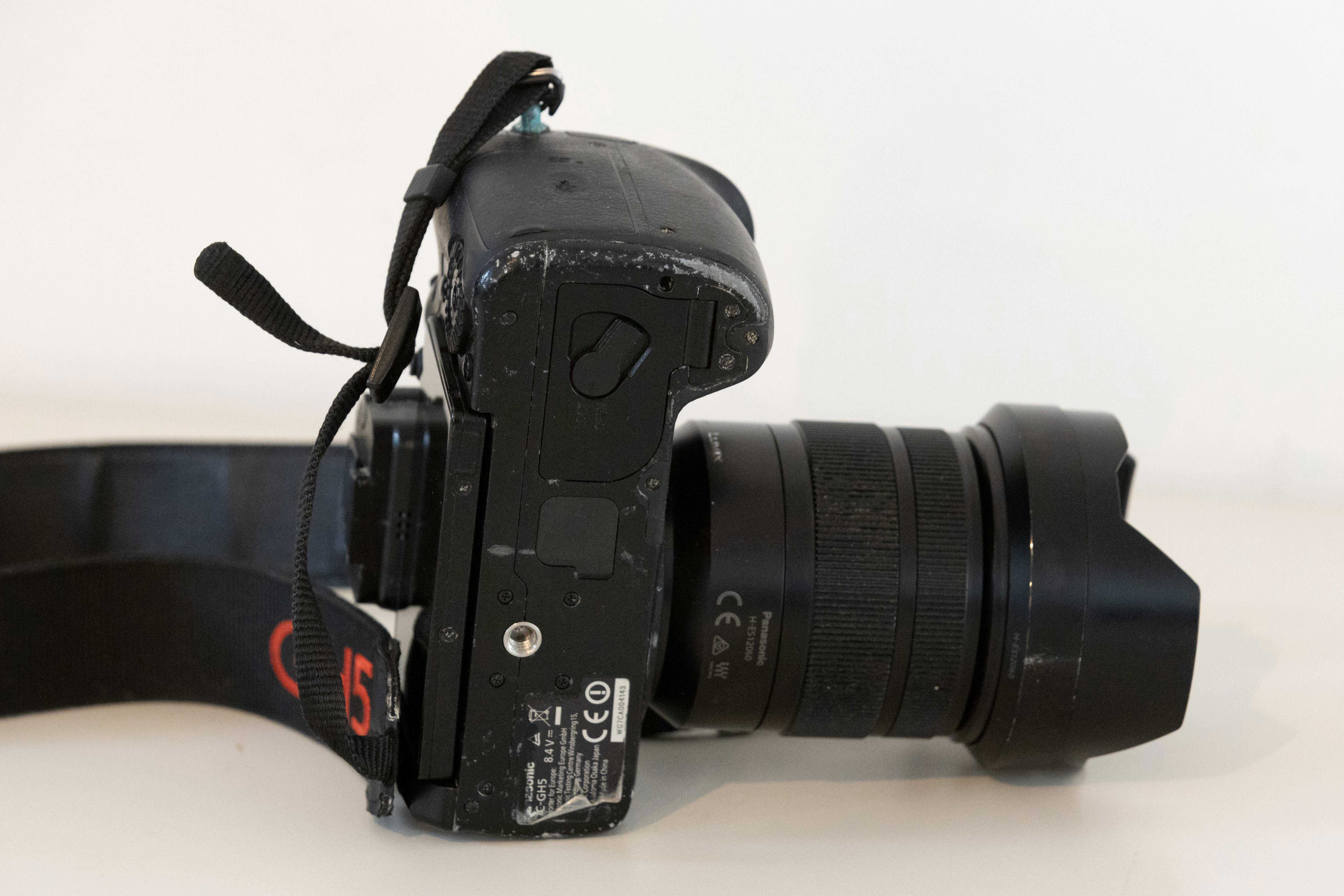 Panasonic Lumix GH5 com lente Panasonic Leica 12-60 2.8-4