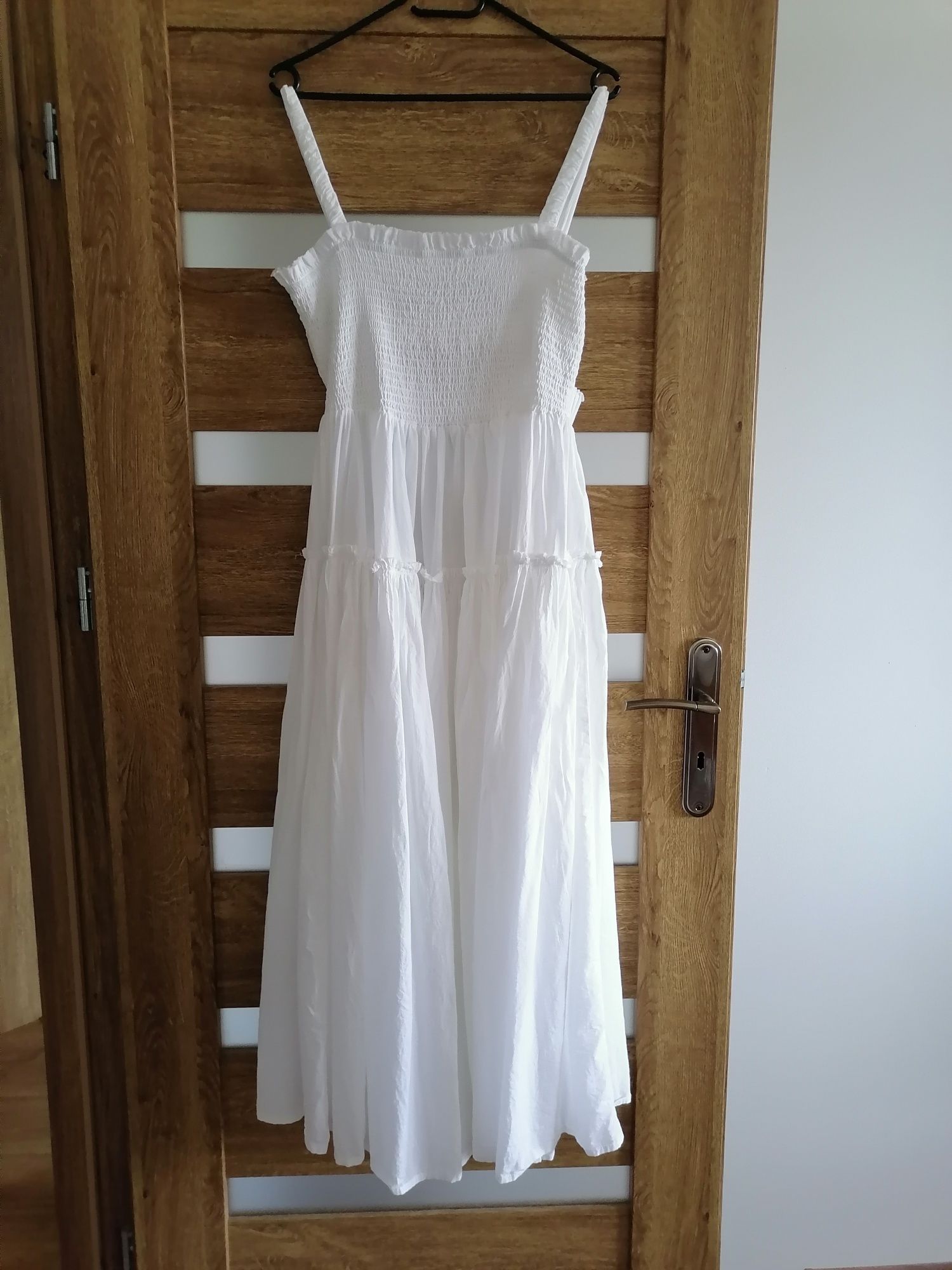 Biała sukienka midi
