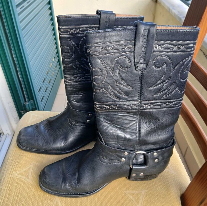 Botas estilo cowboy, pretas, cano alto