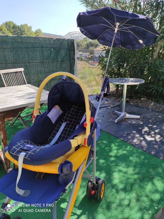 Carrinho e Maxi Cody de bebê em bom estado Chico