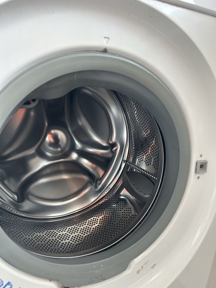 Máquina Lavar Roupa AEG 8KG Autosense Technology