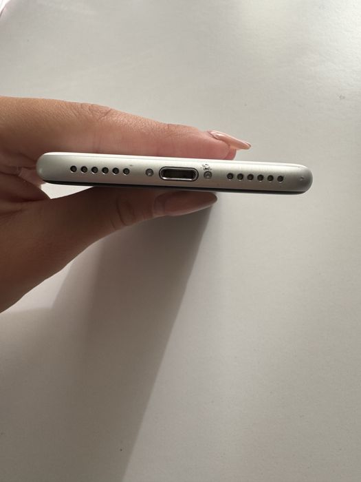 iPhone SE 128GB (White)