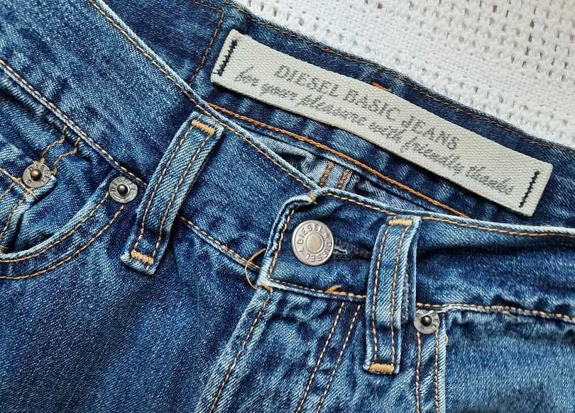 Diesel Logowane zadbane niebieskie jeansy spodnie jeansowe regular 29