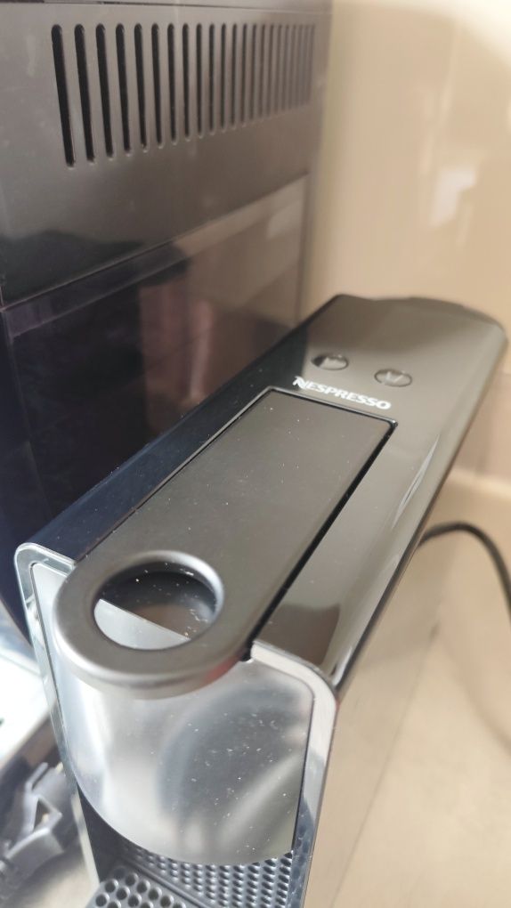 Máquina de Café NESPRESSO