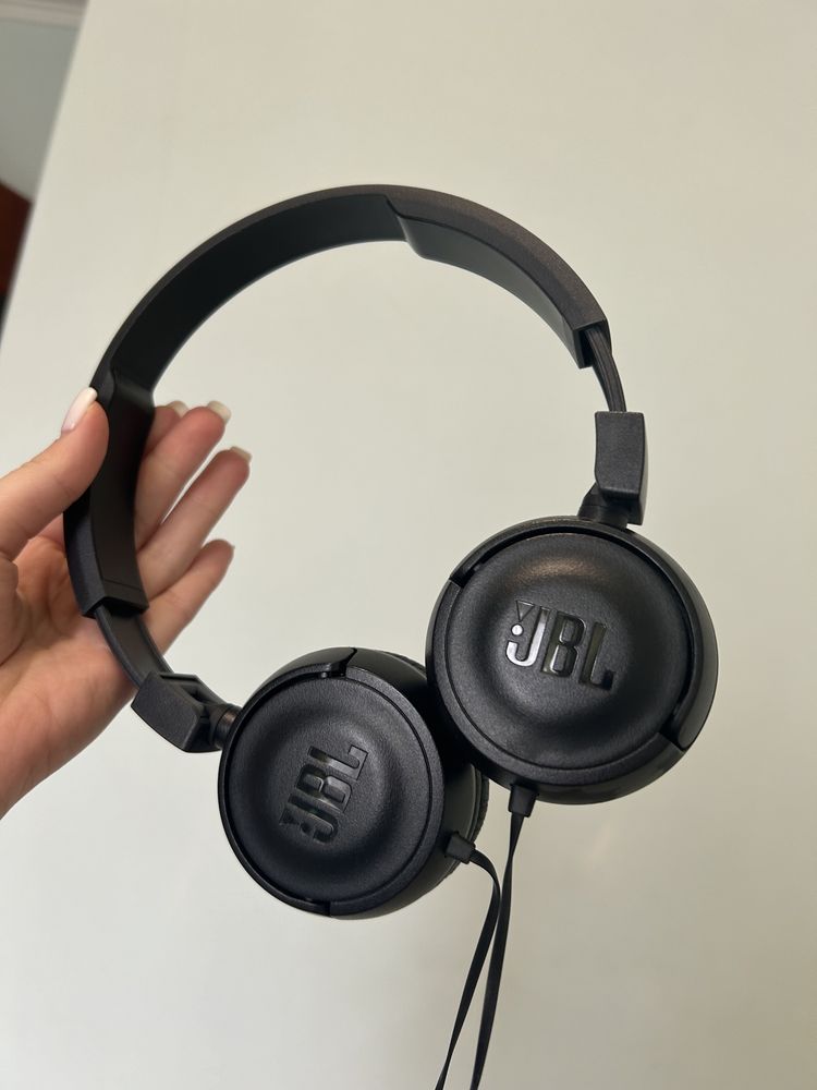 Навушники JBL нові